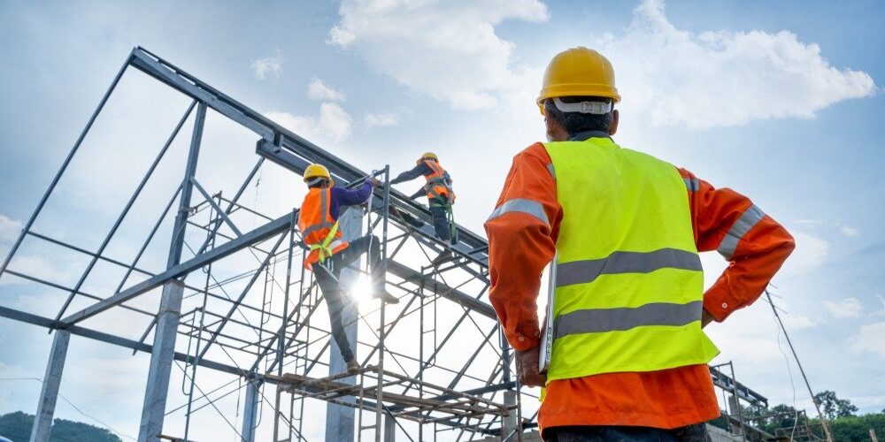 Engineer,Technician,Watching,Team,Of,Workers,On,High,Steel,Platform,engineer